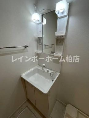 特典：仲介手数料が無料です!!の洗面所|シャワー付き洗面台です