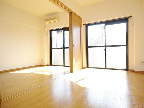 サンライズ東櫛原の内装|南向きなので陽当りが良いです