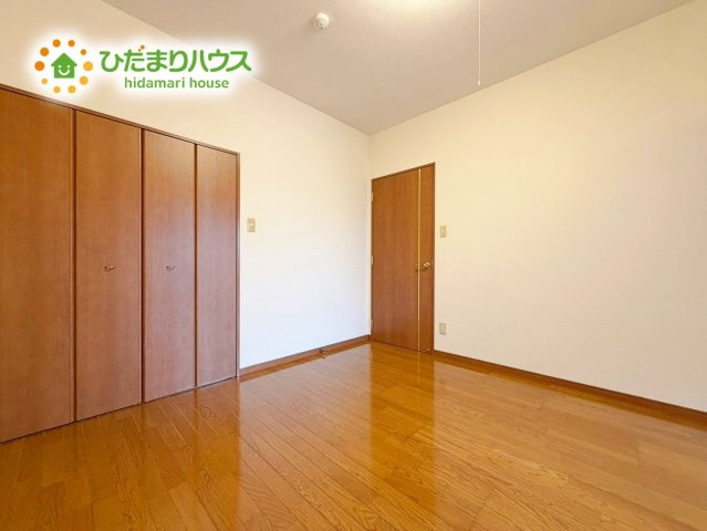 ロイヤル・パレ・ソレイユいわき駅前　中古マンションの寝室|広めの主寝室は、ベッドの他にもパソコンデスクやドレッサーなども置けちゃいます(*^-^*)