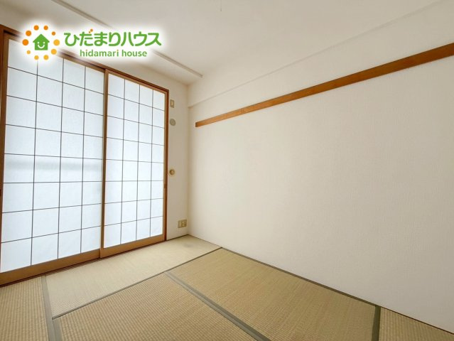 ロイヤル・パレ・ソレイユいわき駅前　中古マンションの和室|リビングと和室が続き間設計なので、家族の目が届き、子供が安心して過ごせる間取りです。
