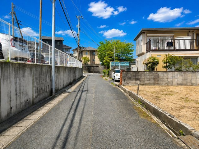 開６丁目売土地の前面道路含む現地写真