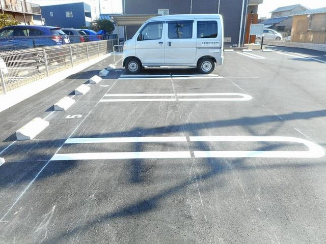 ロシュ　ミニヨンの駐車場