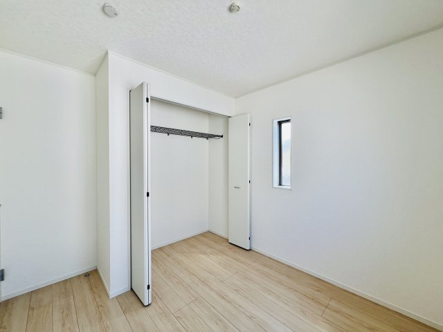 前橋市青柳町の洋室|お子様の一人部屋デビューにも最適♪