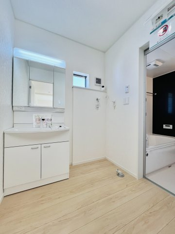 前橋市青柳町の独立洗面台|朝の準備もスムーズにできる洗面脱衣所◎