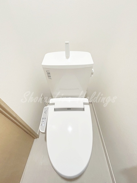 鎌倉市小袋谷２丁目のアパートのトイレ|清潔感のあるトイレです