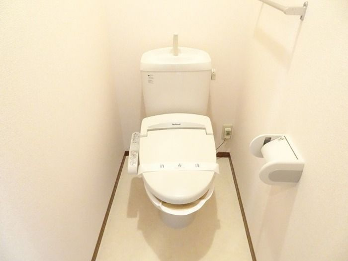 メイプルヒルのトイレ|落ち着いた色調のトイレです