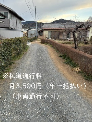入間郡越生町越生　中古売戸建の前面道路含む現地写真