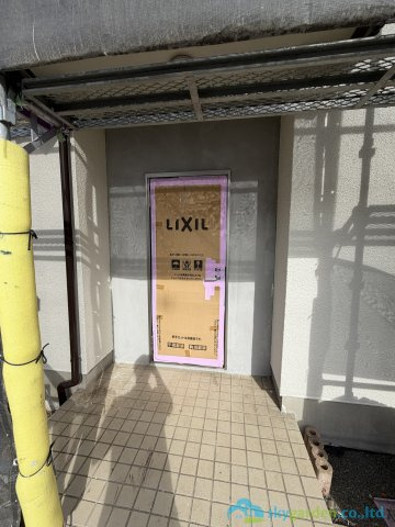 小田原市小竹　中古戸建の玄関