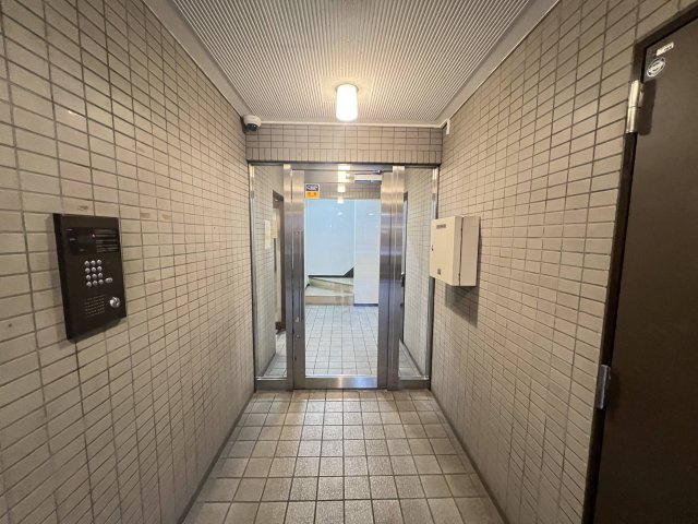 サンパレス吉祥寺のエントランス