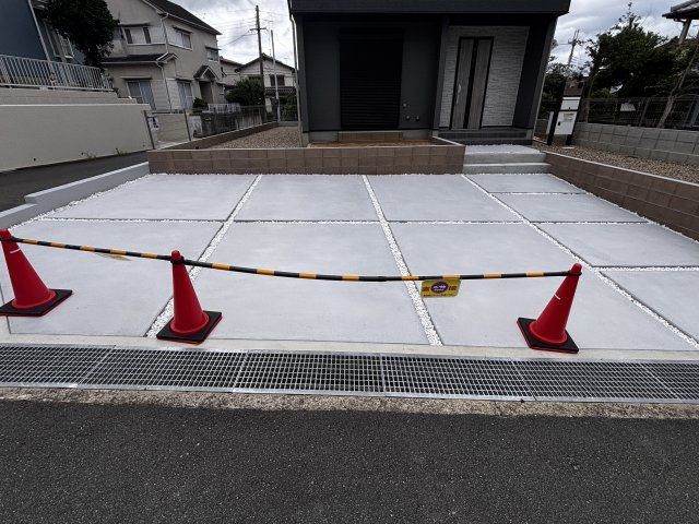 三木市志染町中自由が丘3丁目新築戸建の駐車場