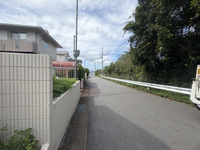 三木市志染町青山５丁目戸建の前面道路含む現地写真