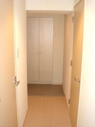 リヴェール三軒茶屋の玄関