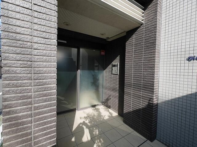 リヴェール三軒茶屋のエントランス