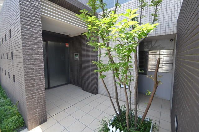 リヴェール三軒茶屋のエントランス