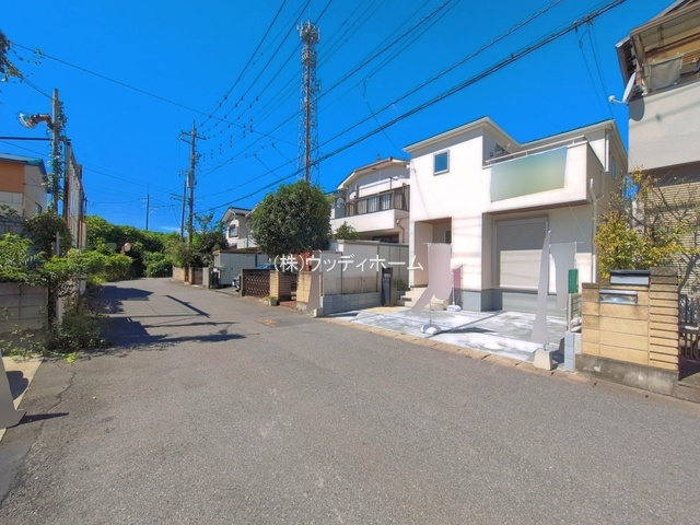 越谷市七左町2期　新築一戸建ての前面道路含む現地写真