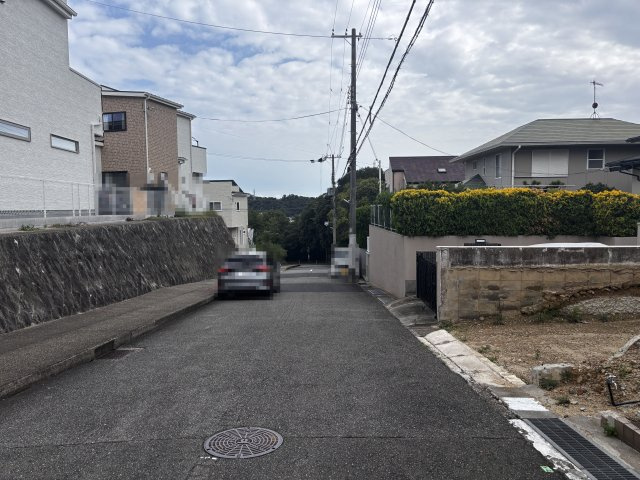 神戸市垂水区神陵台5丁目新築戸建の前面道路含む現地写真