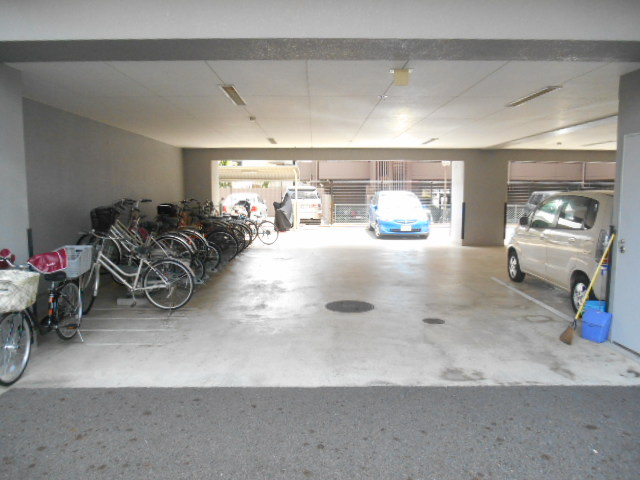 ベルクール豊中の駐車場