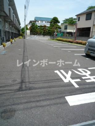 グリーンソレアードの駐車場|車をお持ちの方に嬉しい駐車場付きの物件です