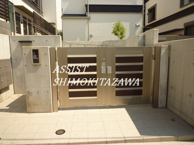 アーベインテラス下北沢Ⅱのエントランス