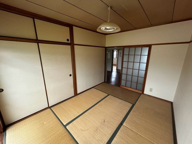 西条ロイヤルハイツの和室
