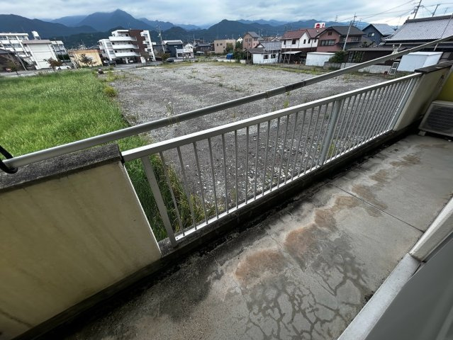 西条ロイヤルハイツのバルコニー