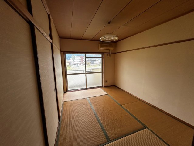 西条ロイヤルハイツの和室