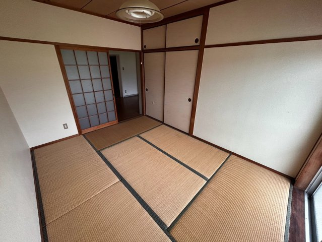 西条ロイヤルハイツの和室