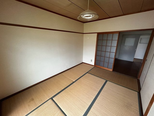 西条ロイヤルハイツの和室
