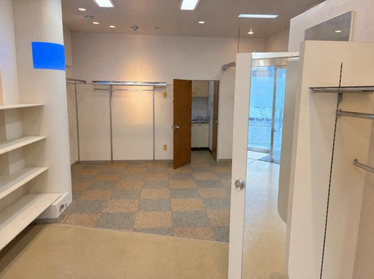 すずらん通り店舗の内装