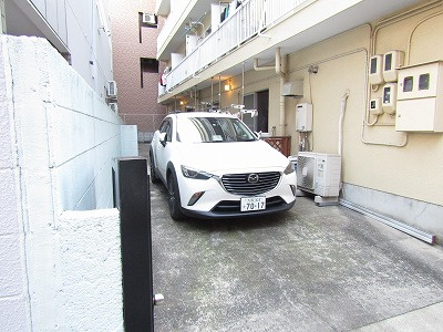 福山ビルの駐車場