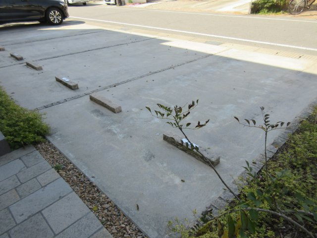 イグレック小野の駐車場