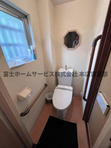 苅田3丁目連棟戸建のトイレ