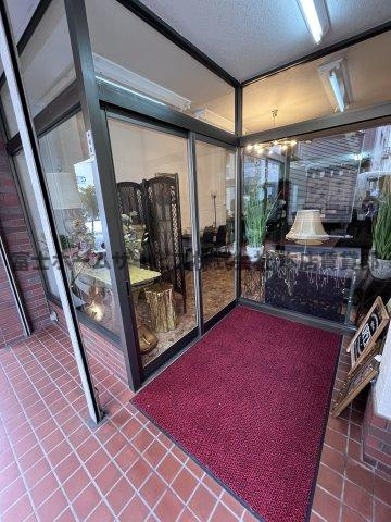 苅田3丁目連棟戸建の玄関