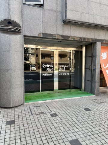 大阪市中央区上本町西１丁目の店舗事務所のエントランス