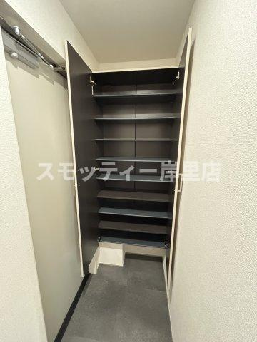 ロイジェント住之江公園の玄関