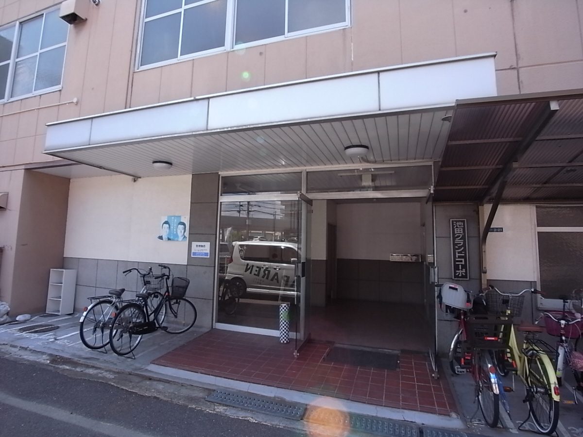 池田グランドコーポのエントランス