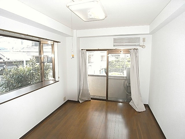 池田マンションの洋室