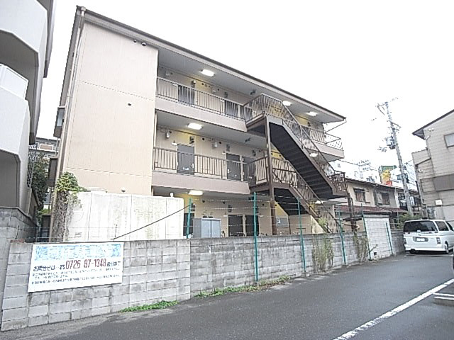スカイハイツ香里の外観
