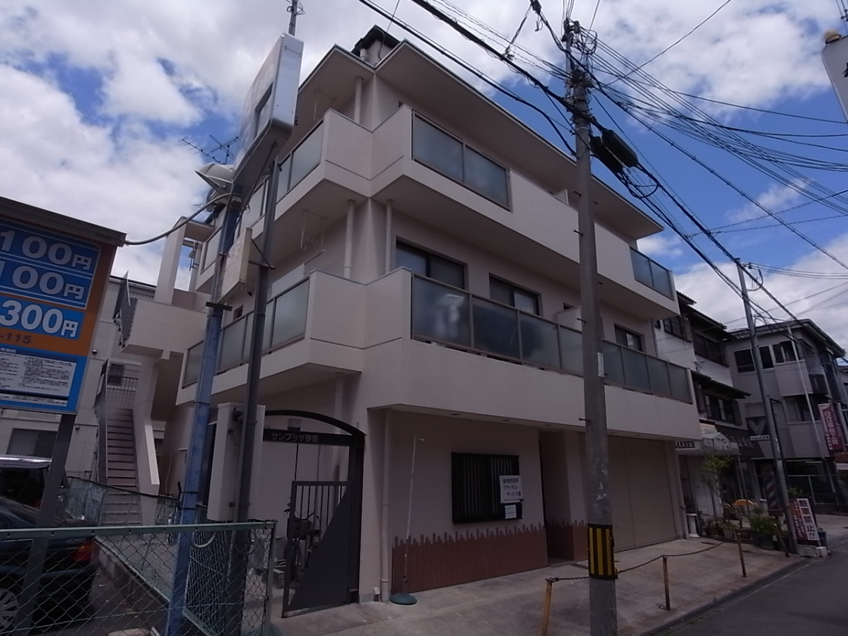 サンプラザ香里マンションのエントランス