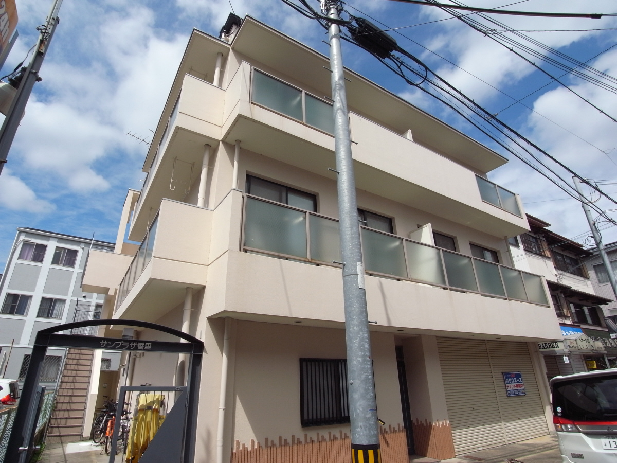 サンプラザ香里マンションの外観