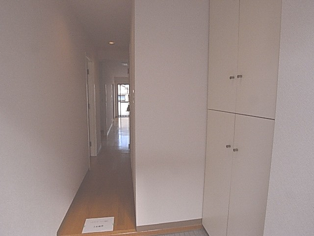 サンプラザ香里マンションの玄関