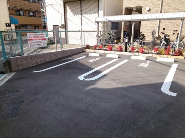 ライジングサンの駐車場