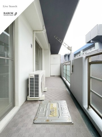 ニューガイア空港通りのバルコニー