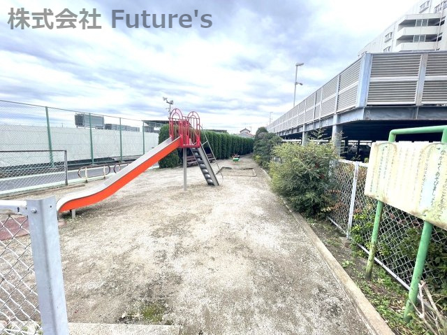 シャトー・ベルヴュー三郷のその他|隣地に公園があるので子育て世帯にもオススメです