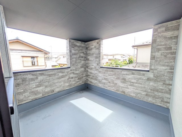 つくばみらい市西ノ台　2期　新築戸建てのバルコニー|洗濯物も布団もまとめて干せるワイド設計。
広々としたワイドバルコニーで、家事の効率が上がり、日々の暮らしが快適になります。