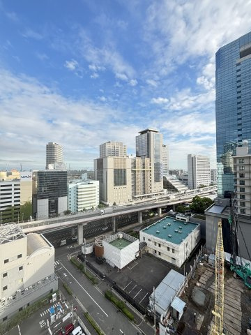 パークホームズ神戸ザ・レジデンスの展望|青空広がる明るい景観。遠くまで見渡せる気持ちの良いロケーションです