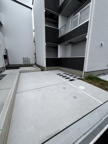 グラン寝屋川の駐車場