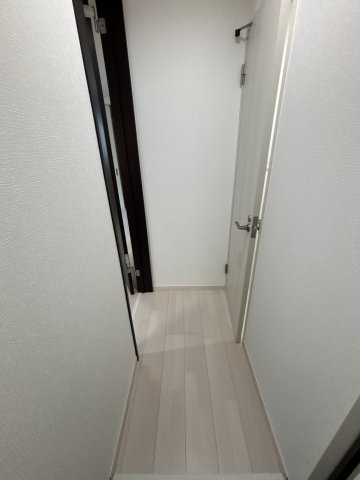 グラン寝屋川の玄関