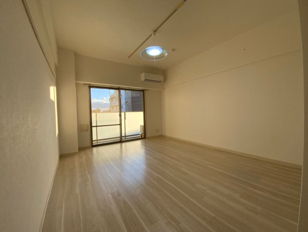 アロハ海岸通の洋室|白を基調とした落ち着いたお部屋☆神戸市垂水区　アロハ海岸通☆