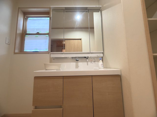 三木市大塚１丁目の独立洗面台